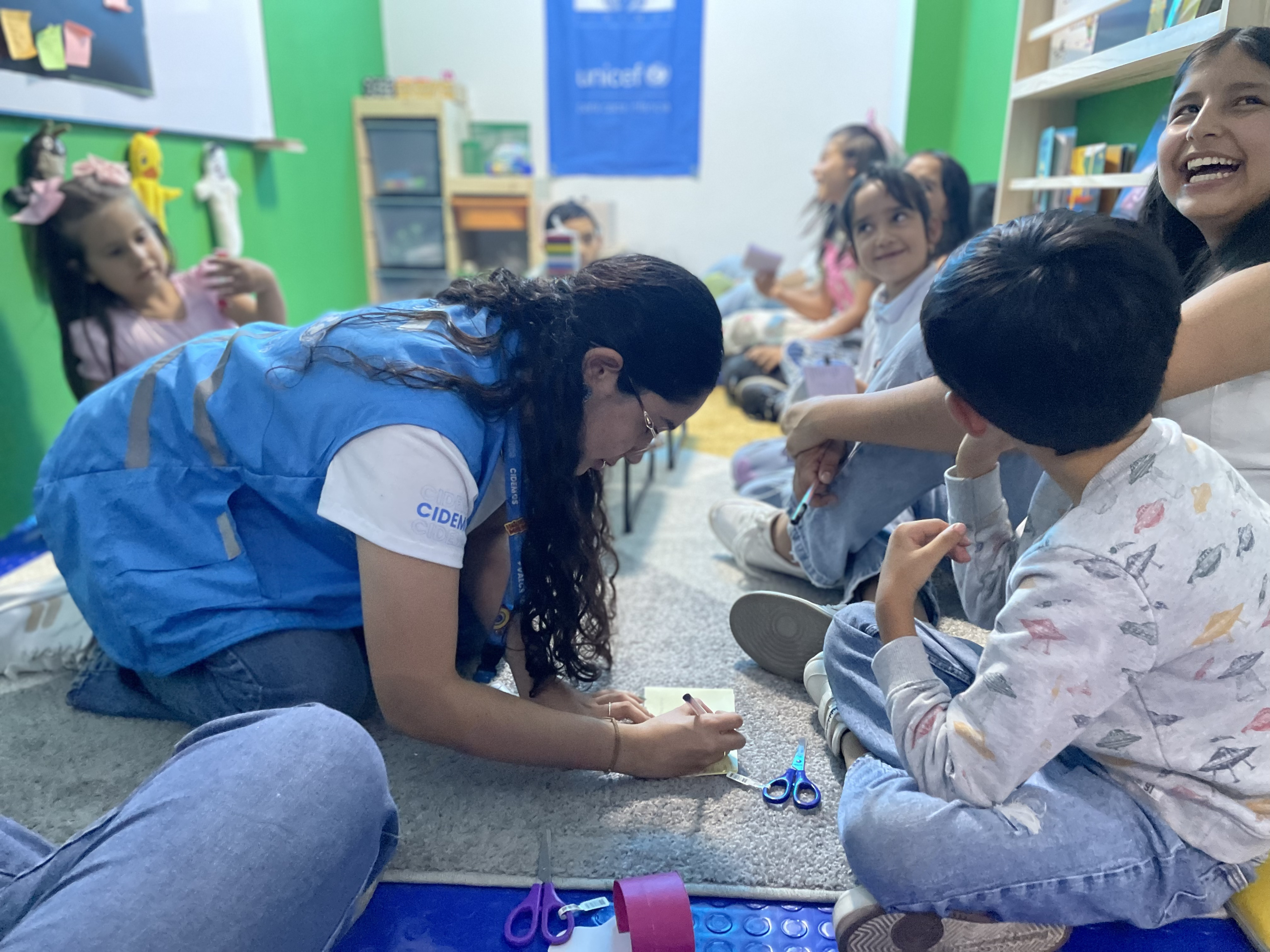 Niñas y niños en el espacio seguro de la Defensoría del Pueblo de Ocaña